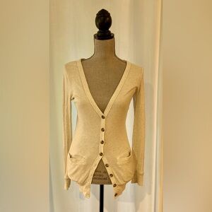 ✨Aritzia Talula Cardigan ✨